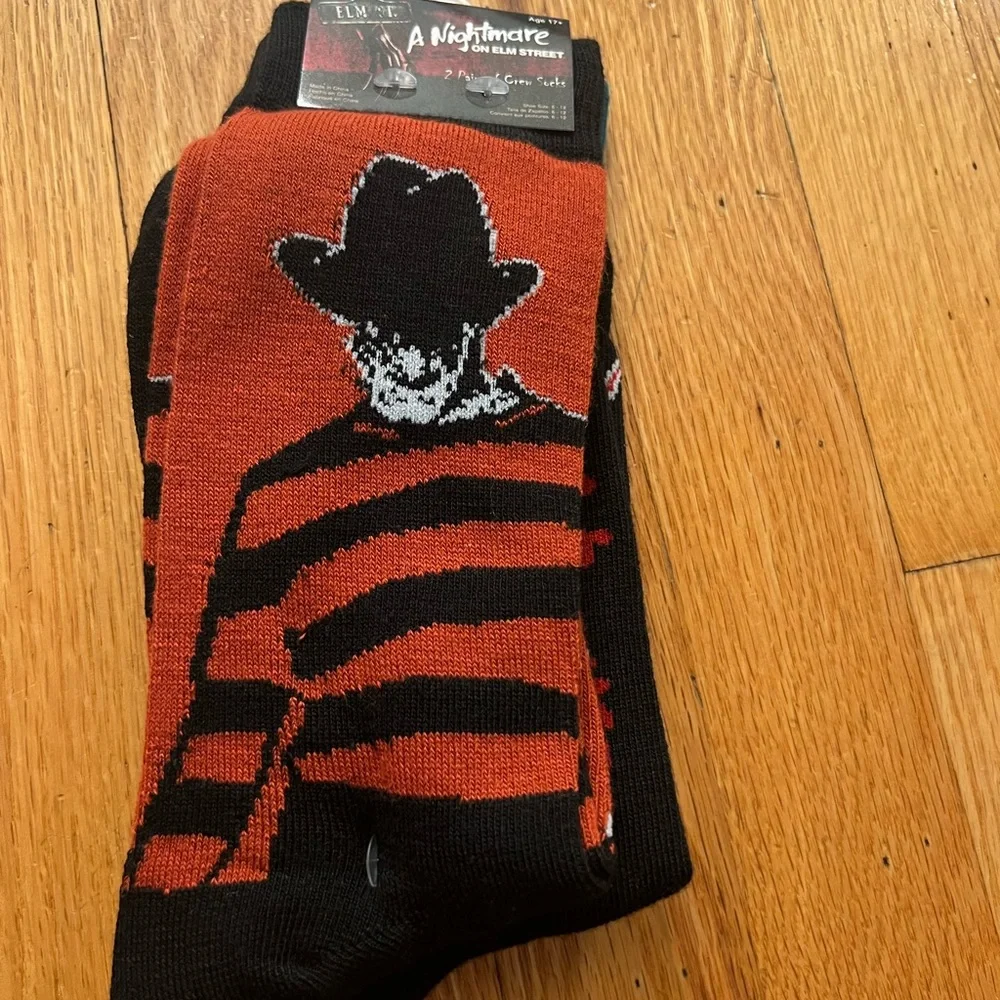 - Nightmare on elm street Freddy 2 pair socks Halloween